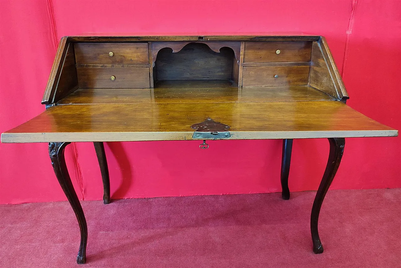 Walnut drop-leaf writing desk, 18th century 6