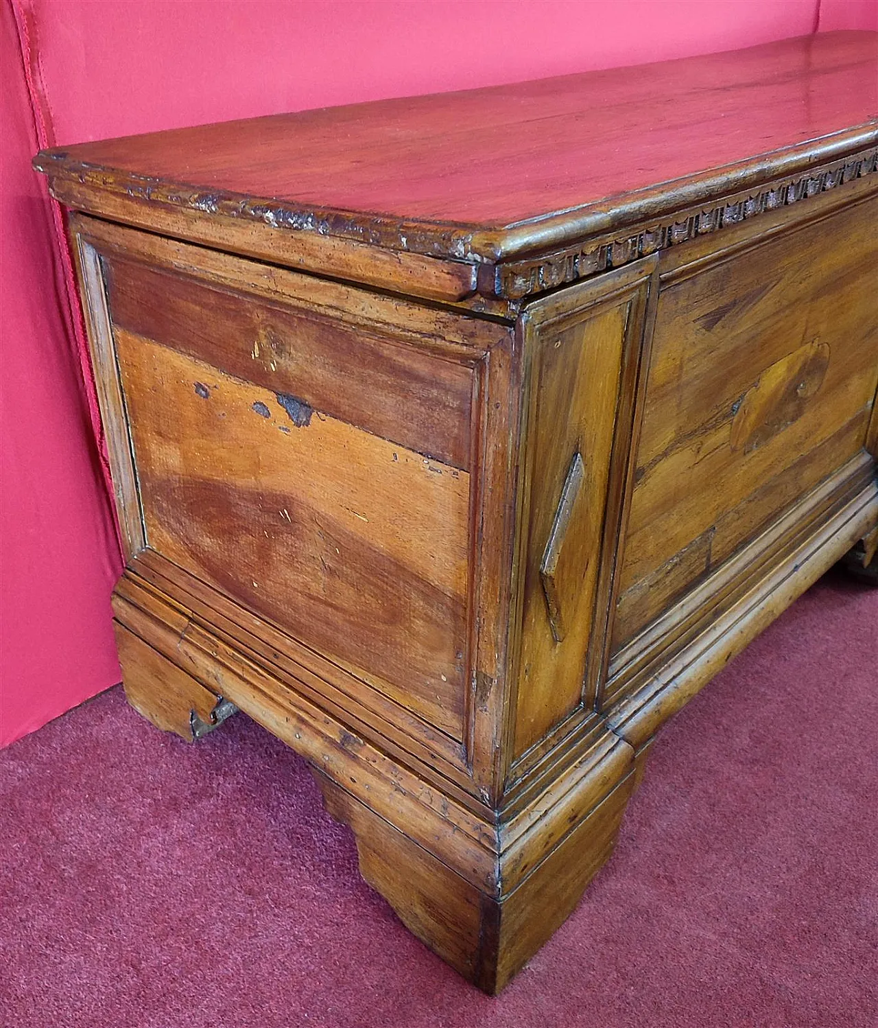 Light walnut chest, 18th century 2