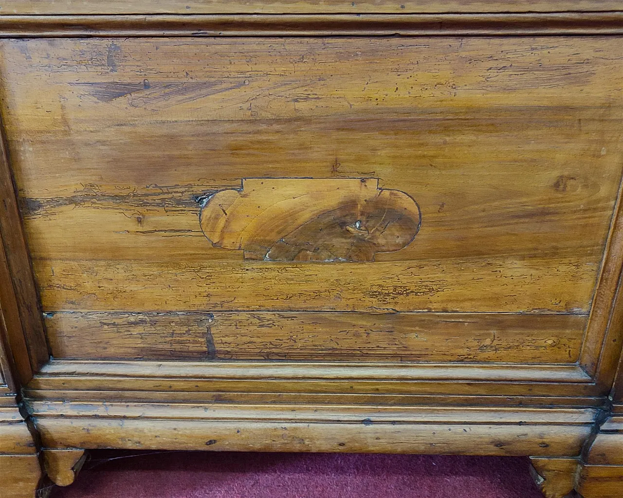 Light walnut chest, 18th century 3