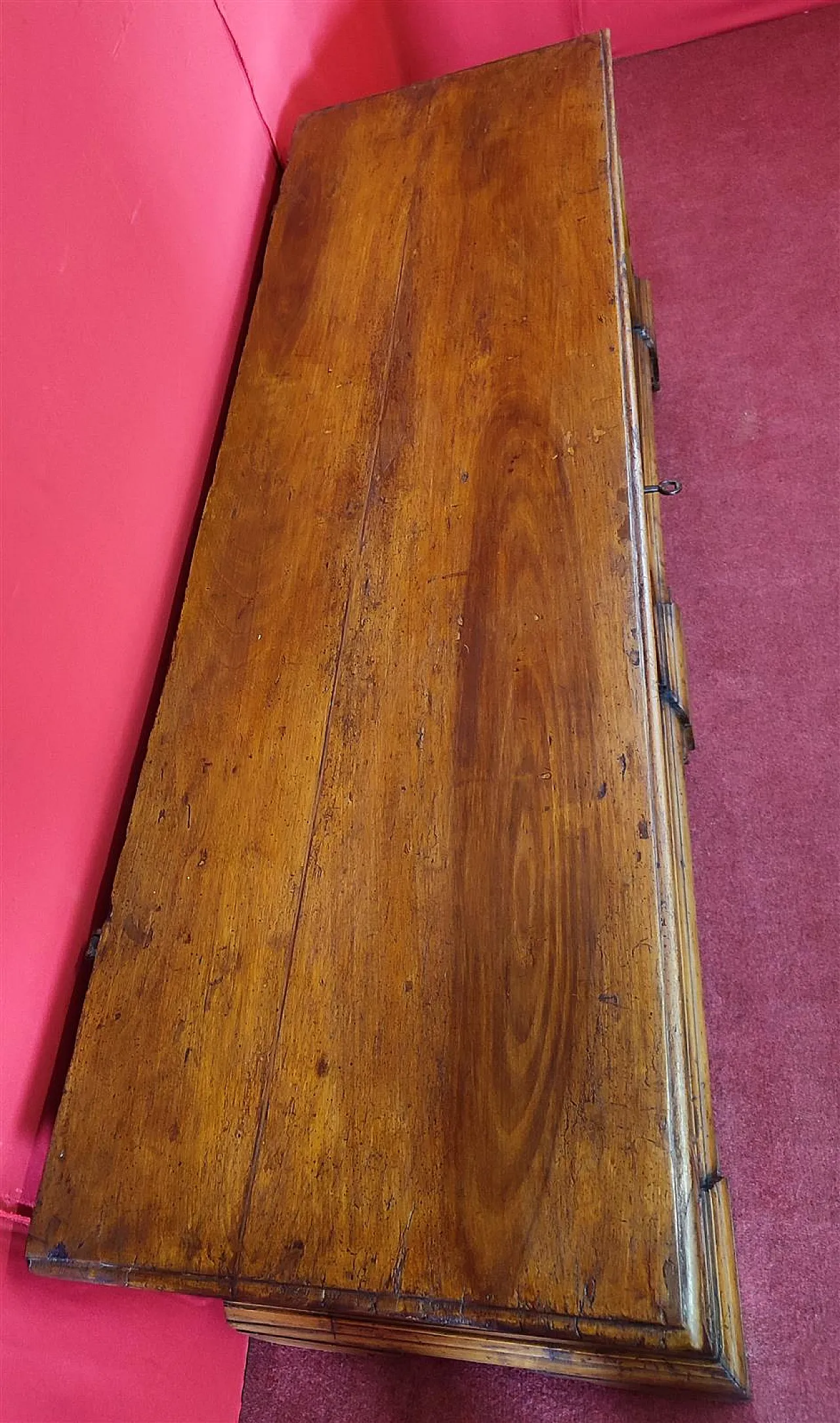 Light walnut chest, 18th century 4