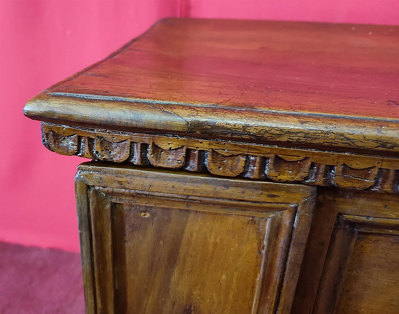 Light walnut chest, 18th century 5