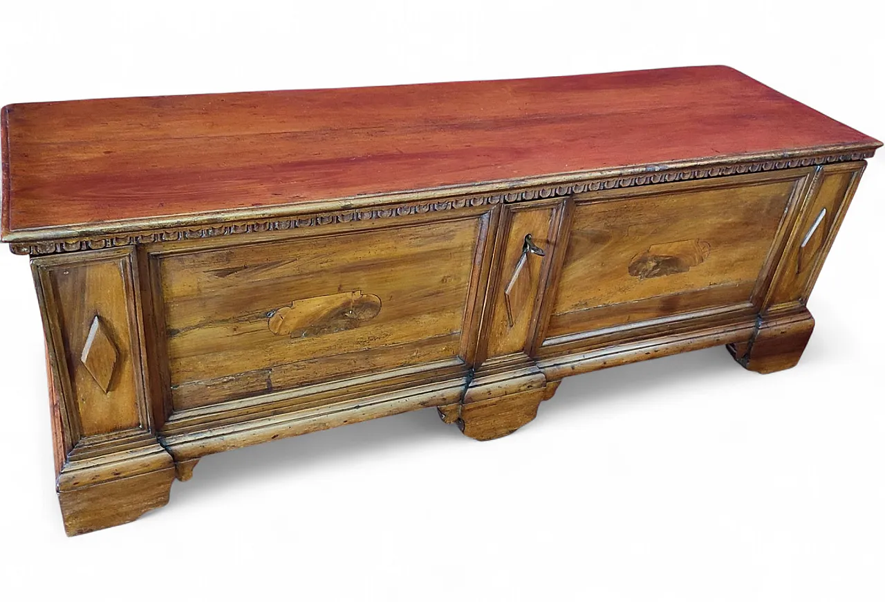 Light walnut chest, 18th century 11