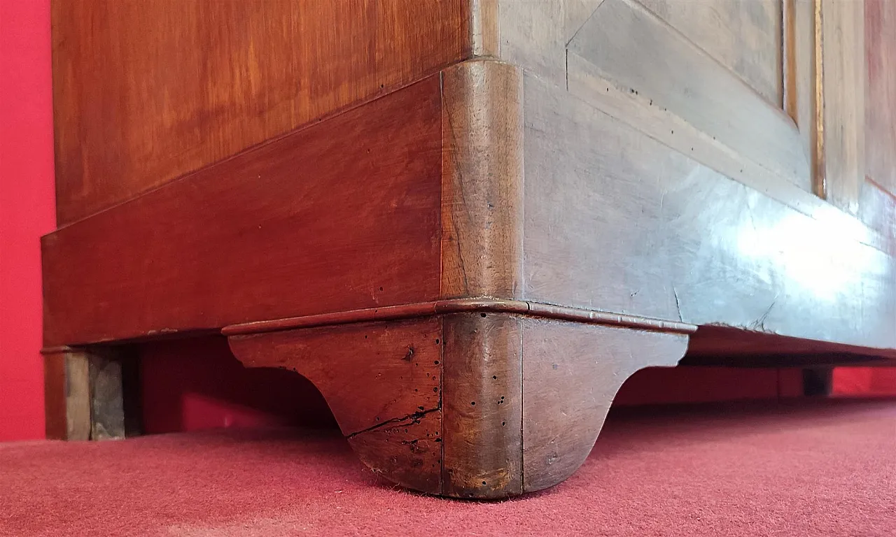 Walnut sideboard with four doors and three drawers, 19th century 8