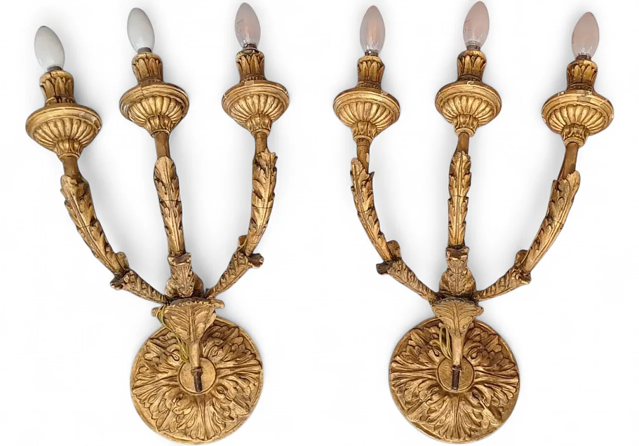 Pair of wall sconces in carved and gilded wood, 19th century 10