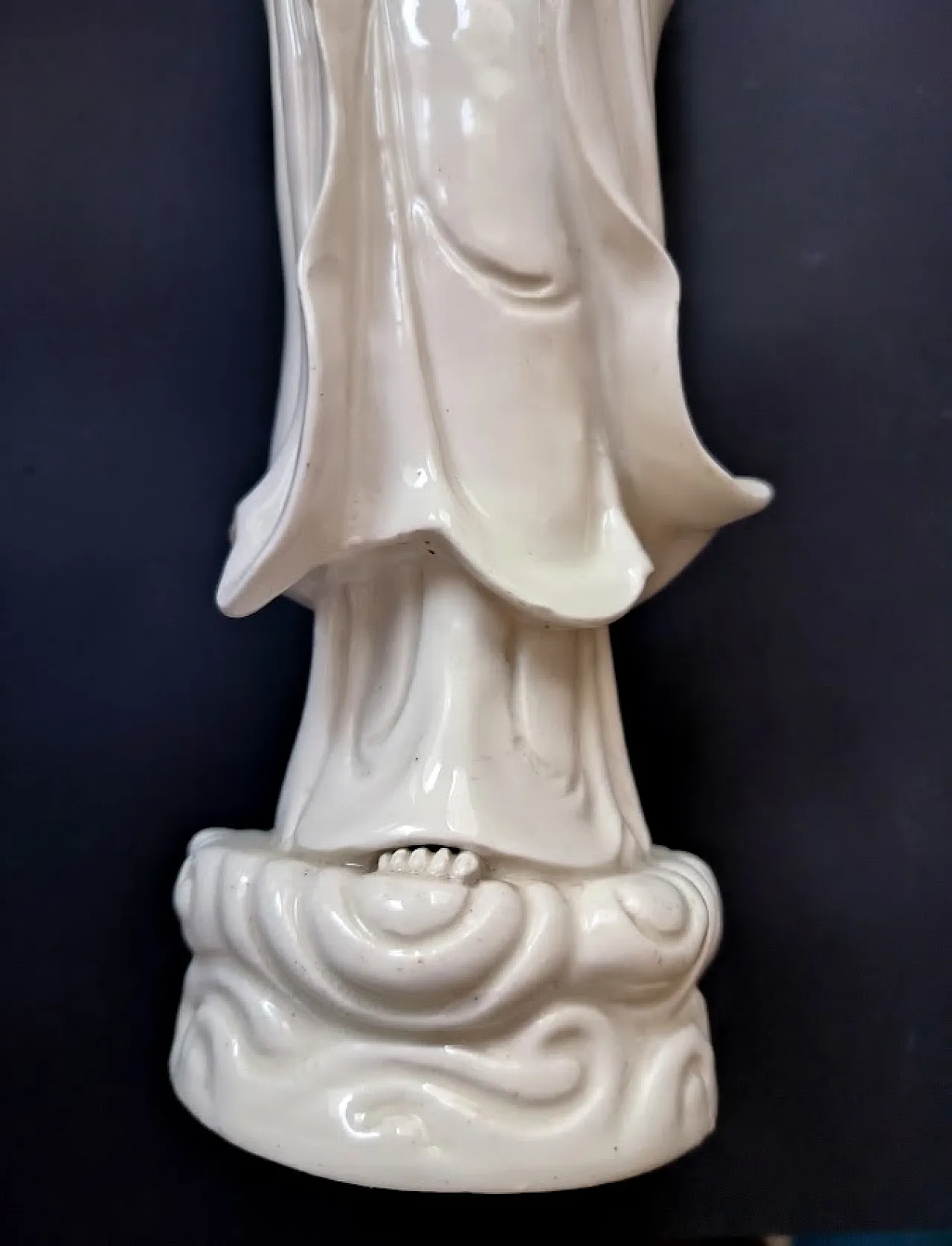 Figurina di Guanyin in porcellana Blanc de Chine, '800 9