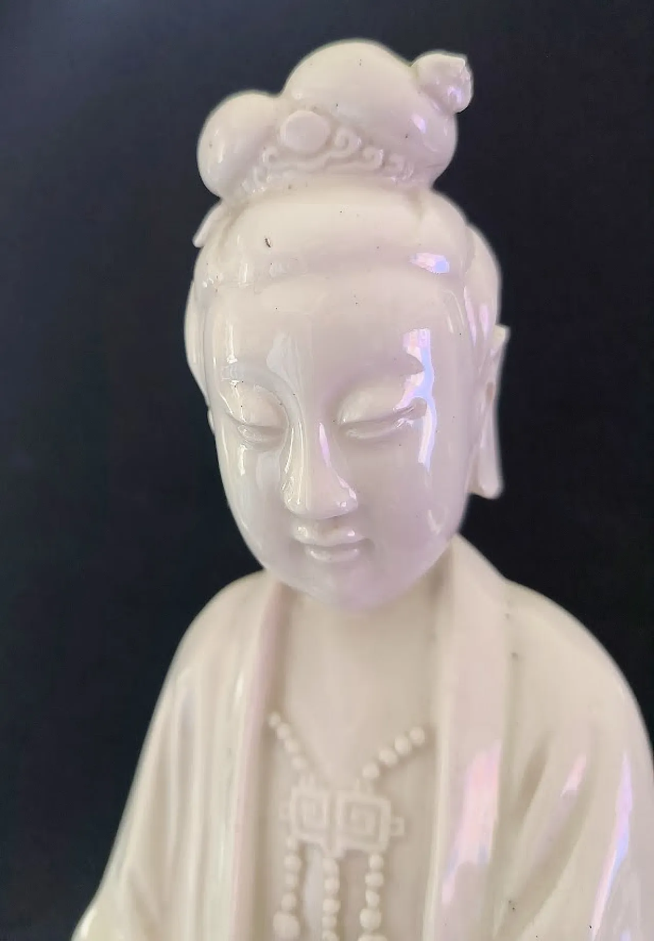 Figurina di Guanyin in porcellana Blanc de Chine, '800 14