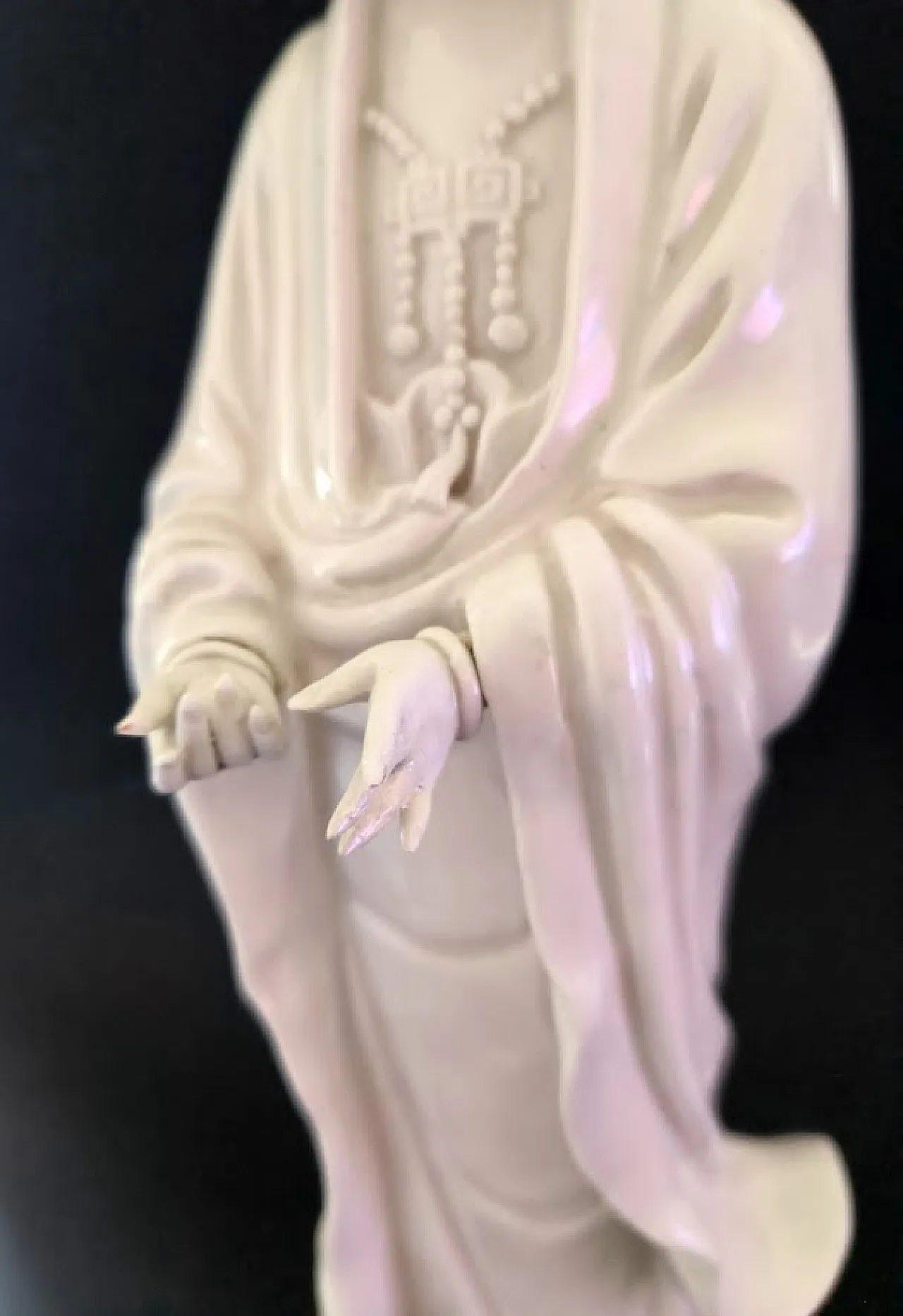 Figurina di Guanyin in porcellana Blanc de Chine, '800 16