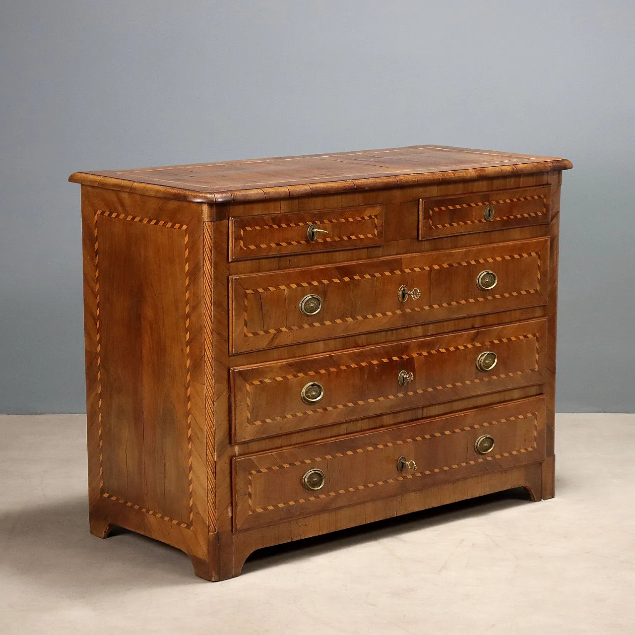Walnut chest of drawers, 18th century 1
