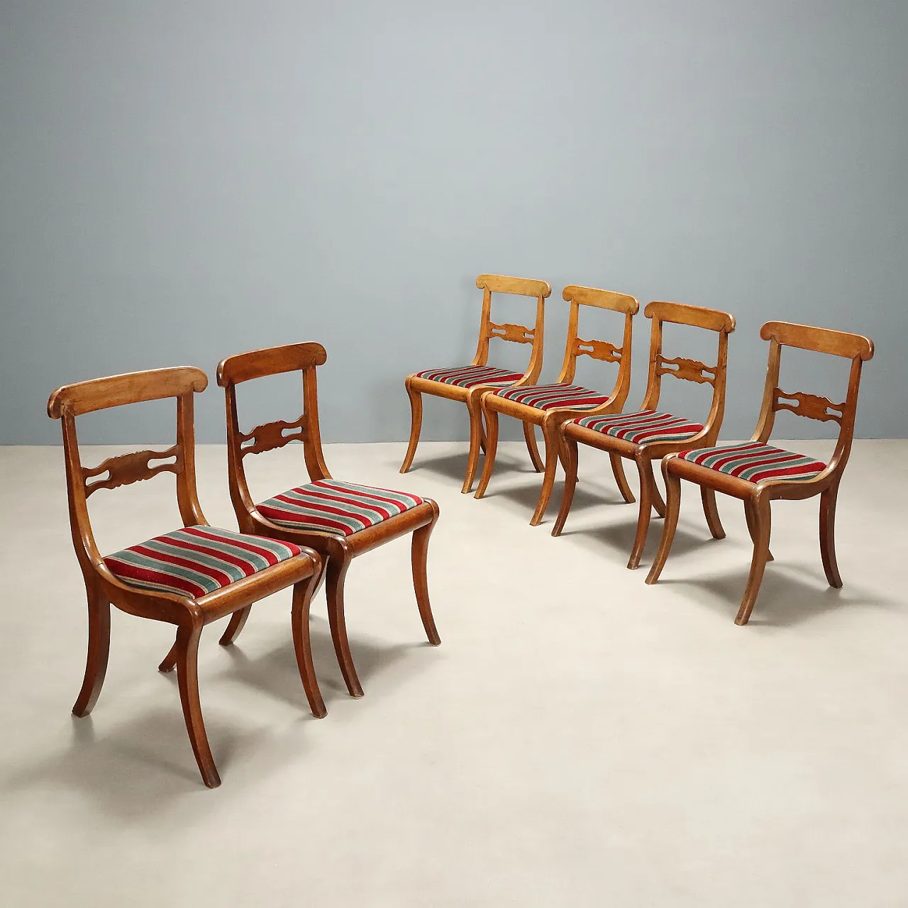 6 Walnut chairs, 19th century 1