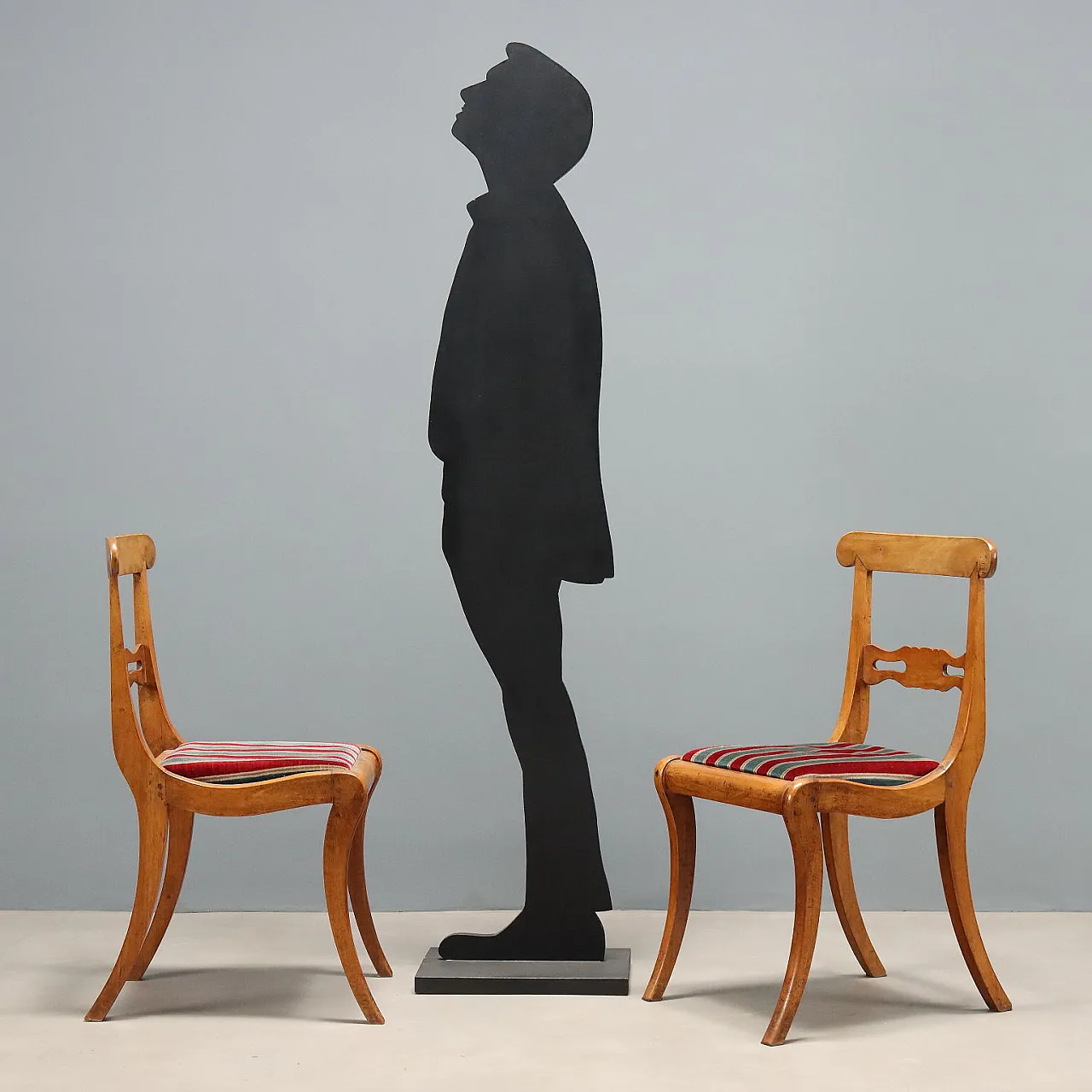 6 Walnut chairs, 19th century 2