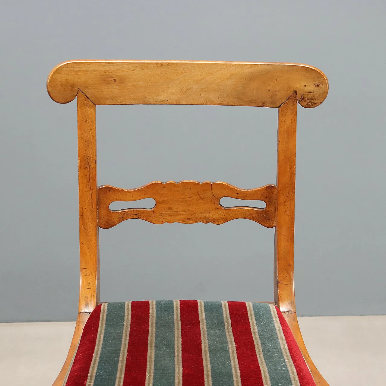 6 Walnut chairs, 19th century 5