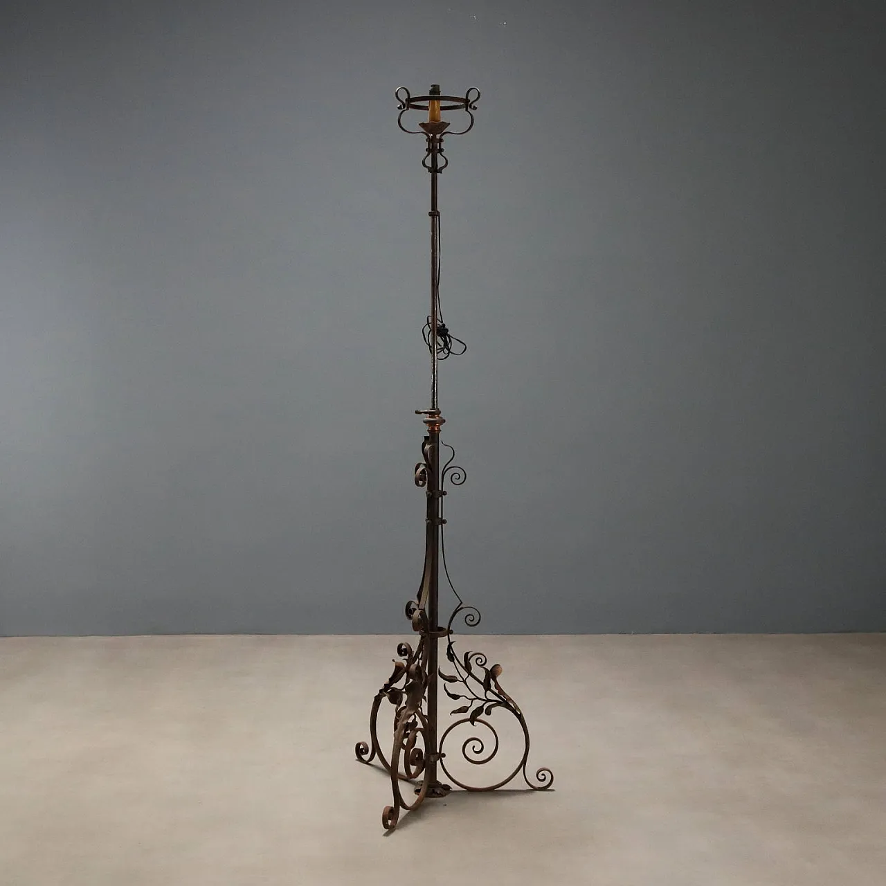Wrought iron torch holder, 19th century 4