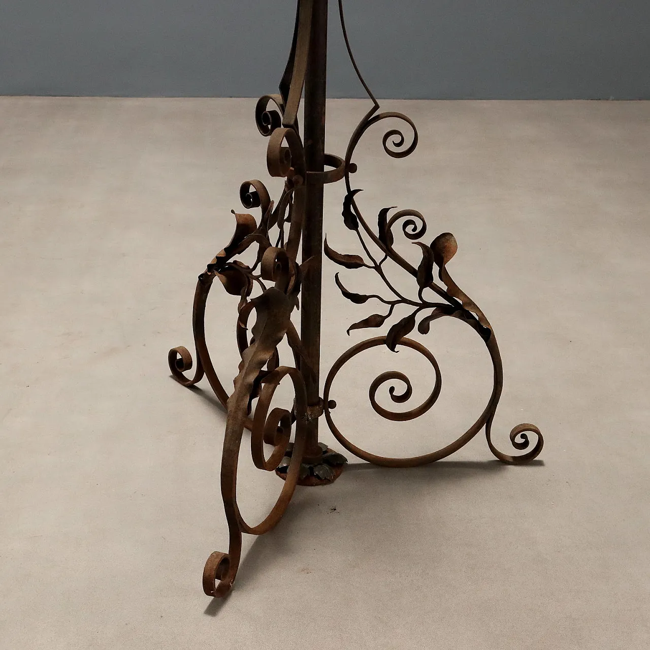 Wrought iron torch holder, 19th century 6