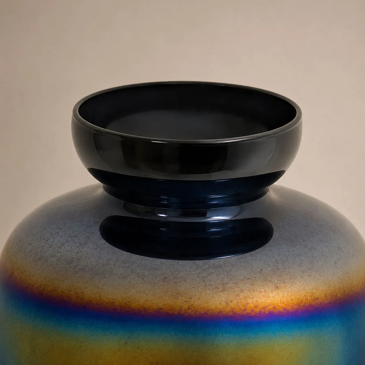 Vaso italiano anni ’70 in vetro olografico iridescente stile Venini 2