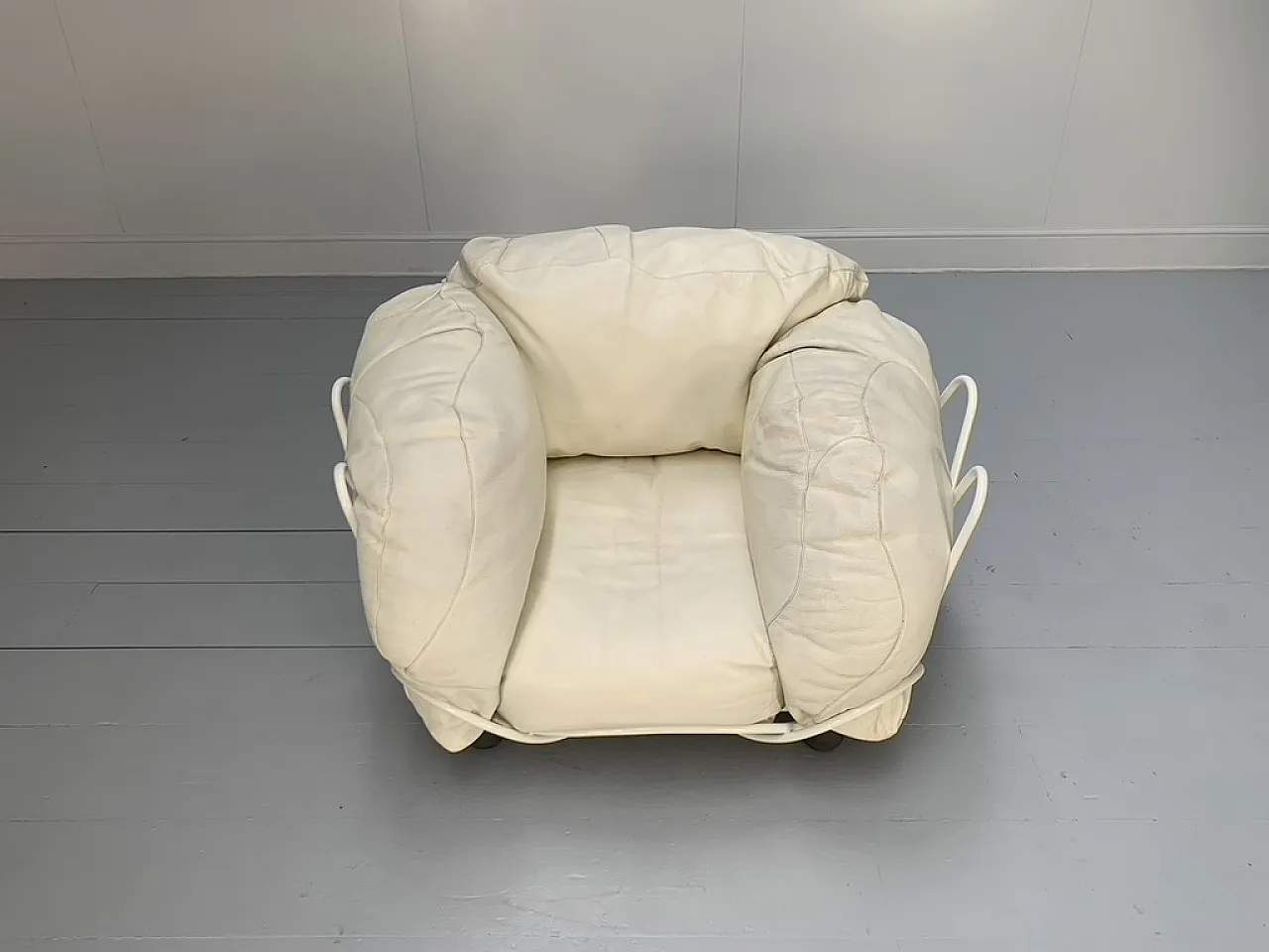 Poltroncina Edra Corbeille – In pelle bianco avorio 4