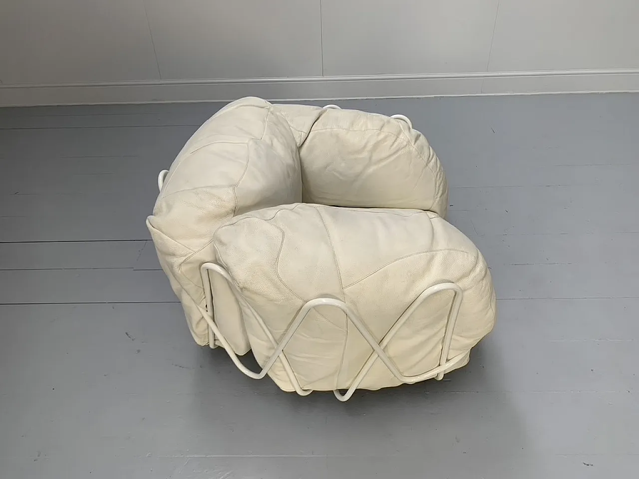 Poltroncina Edra Corbeille – In pelle bianco avorio 5