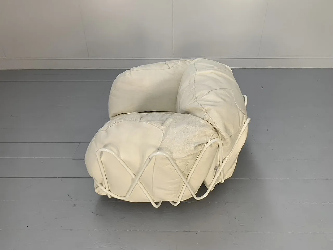 Poltroncina Edra Corbeille – In pelle bianco avorio 6