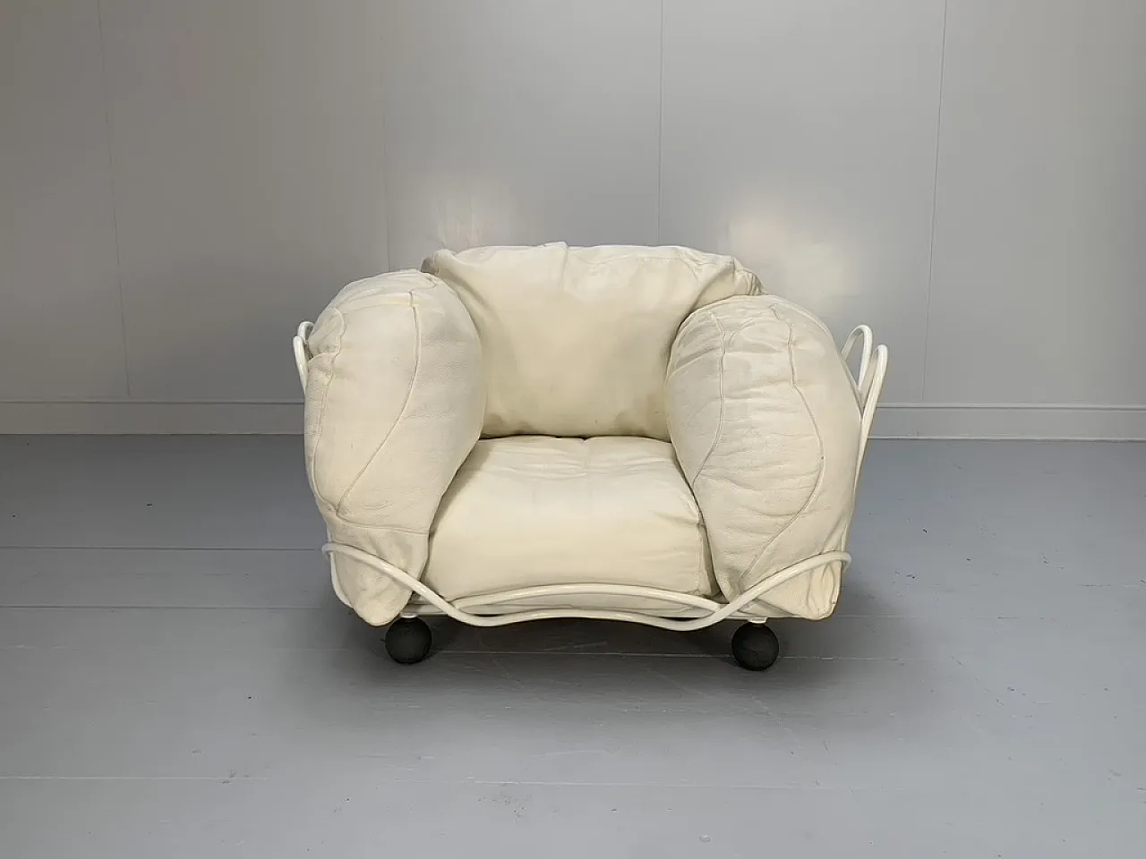 Poltroncina Edra Corbeille – In pelle bianco avorio 9