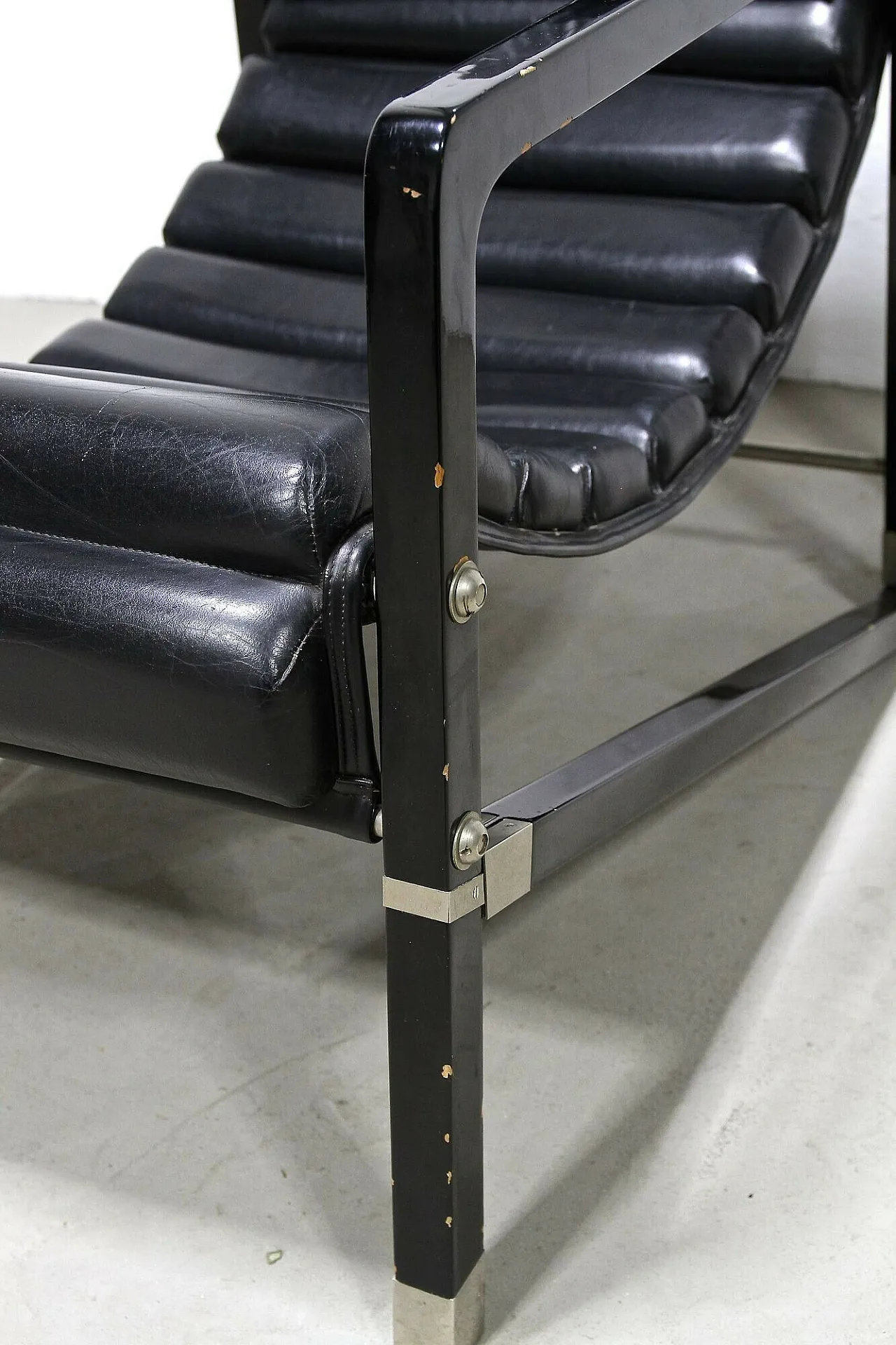 Chaise longue in pelle nera di Eileen Gray, Francia, 1927 1