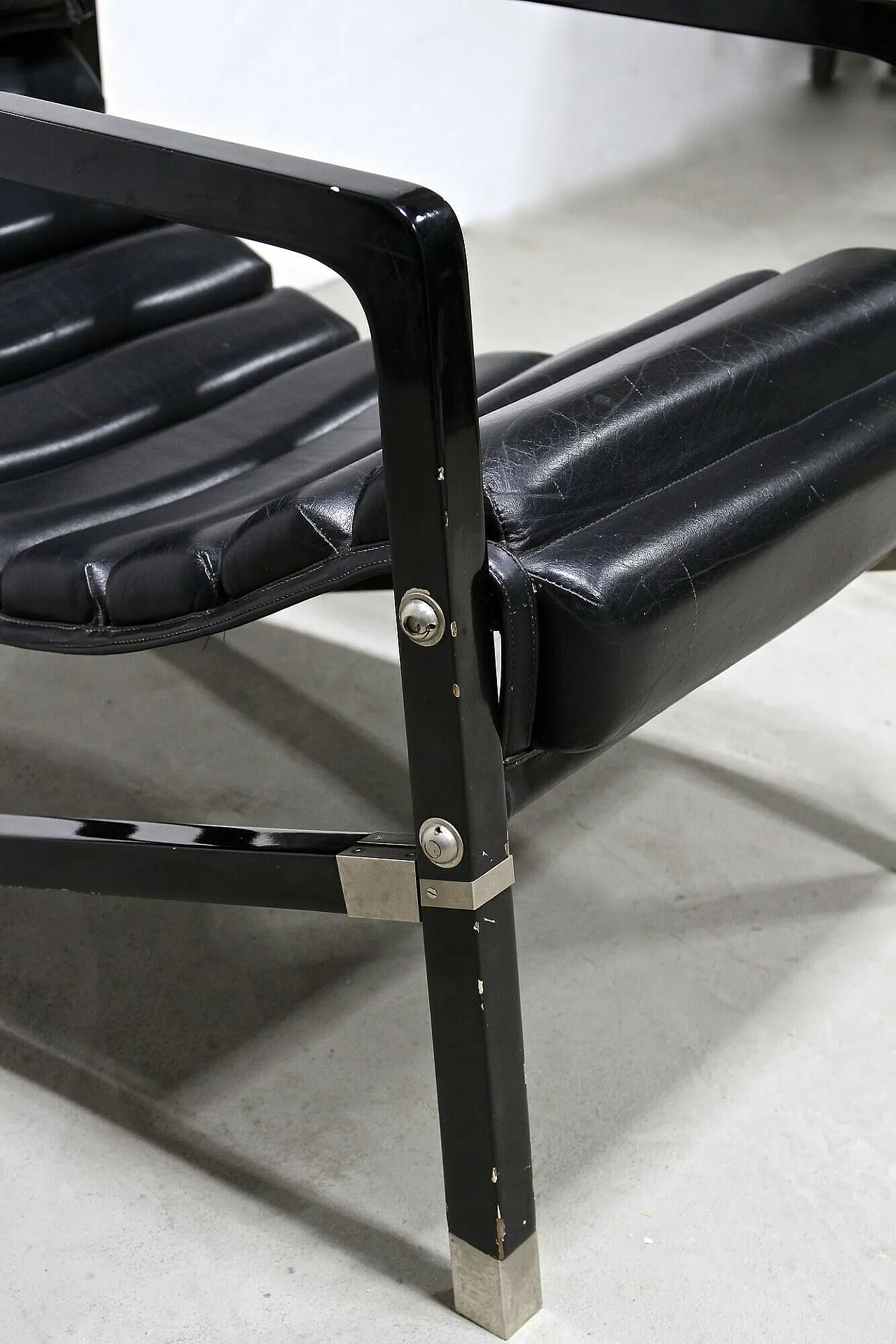 Chaise longue in pelle nera di Eileen Gray, Francia, 1927 3