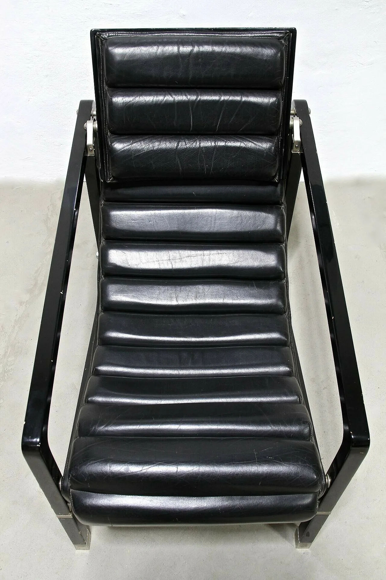 Chaise longue in pelle nera di Eileen Gray, Francia, 1927 4