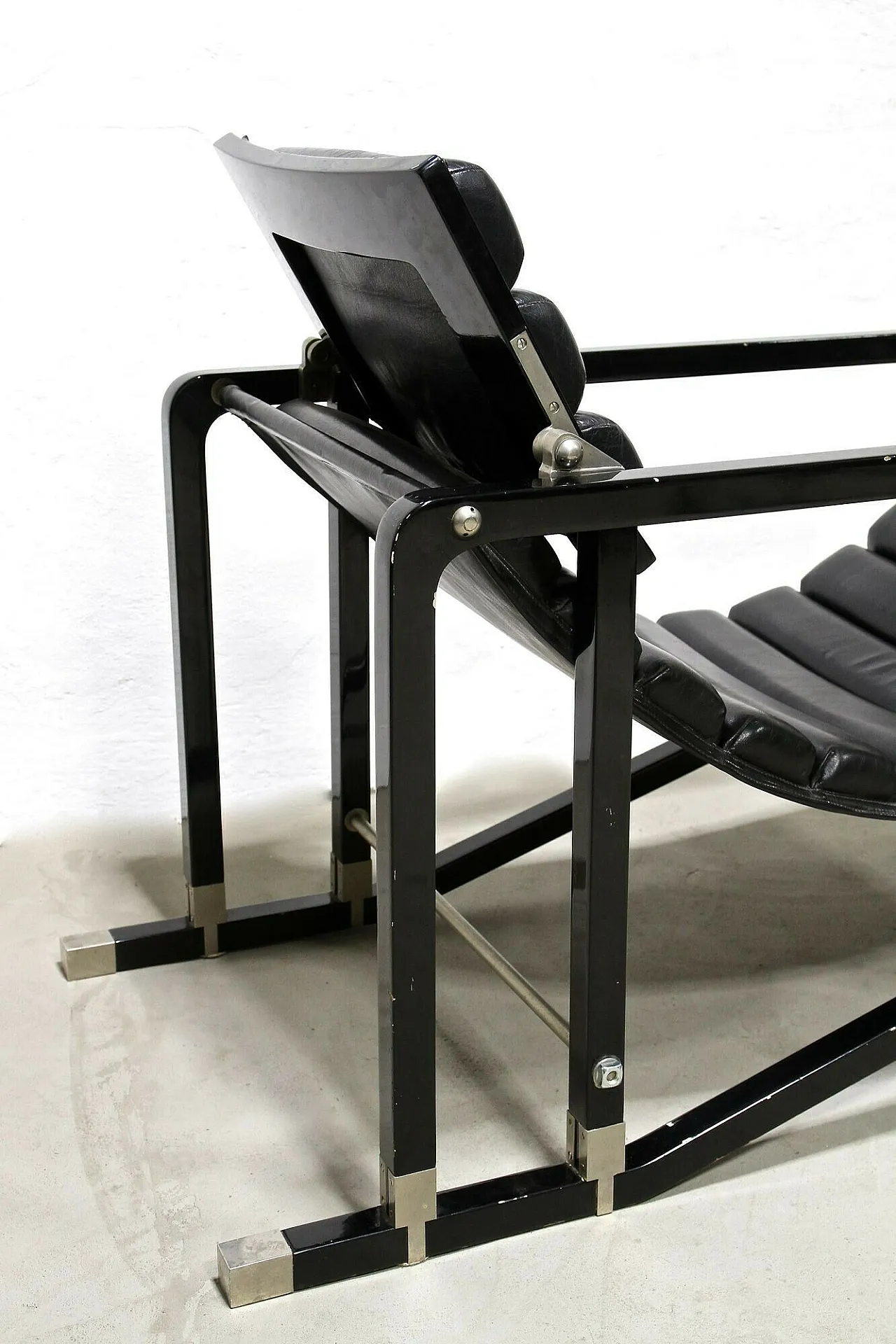 Chaise longue in pelle nera di Eileen Gray, Francia, 1927 6