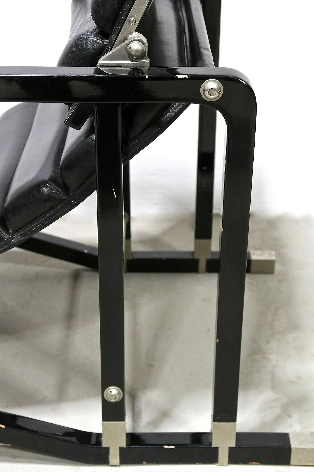 Chaise longue in pelle nera di Eileen Gray, Francia, 1927 11