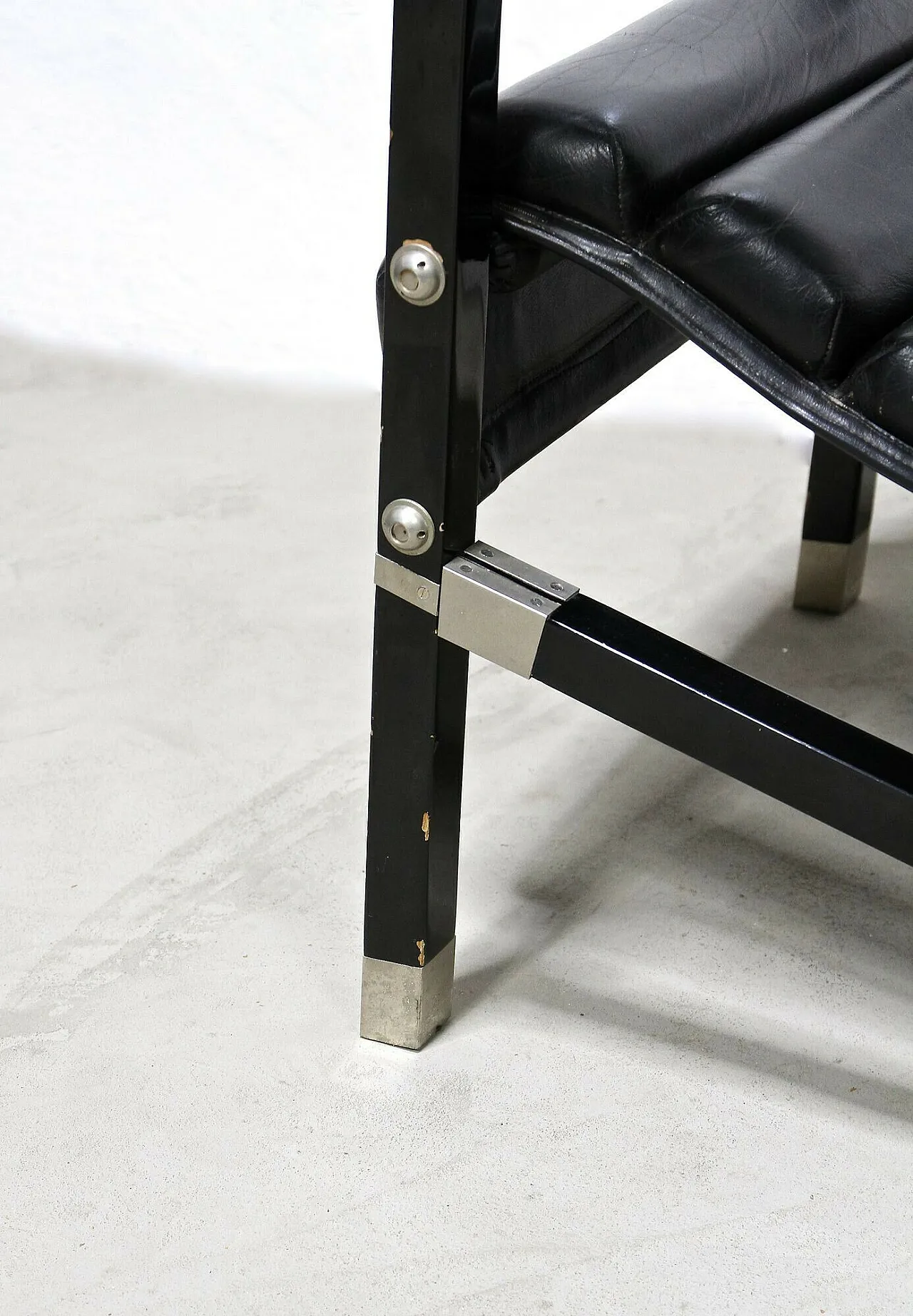 Chaise longue in pelle nera di Eileen Gray, Francia, 1927 13