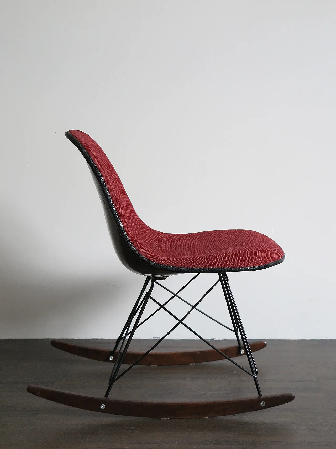 Sedia a dondolo della metà del secolo Designer Charles e Ray Eames per Herman Miller 1
