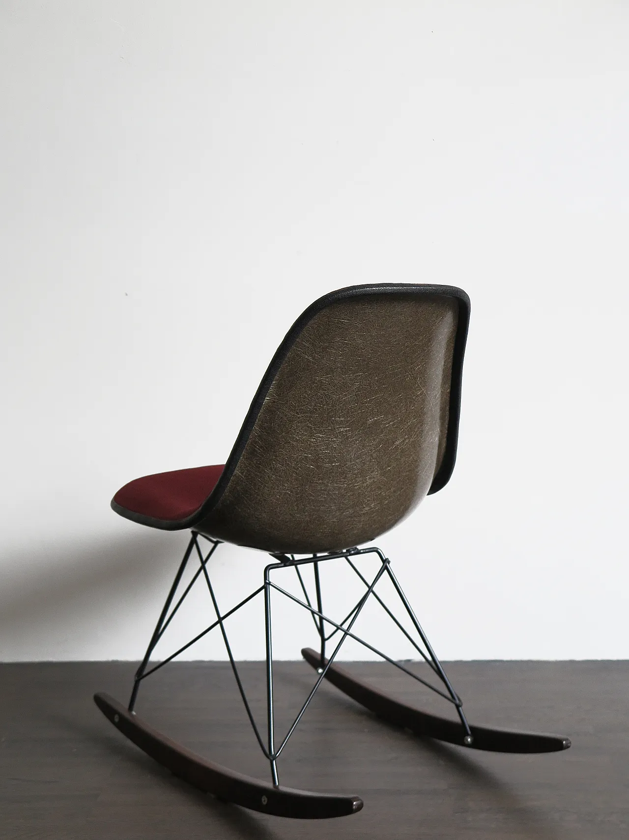 Sedia a dondolo della metà del secolo Designer Charles e Ray Eames per Herman Miller 2