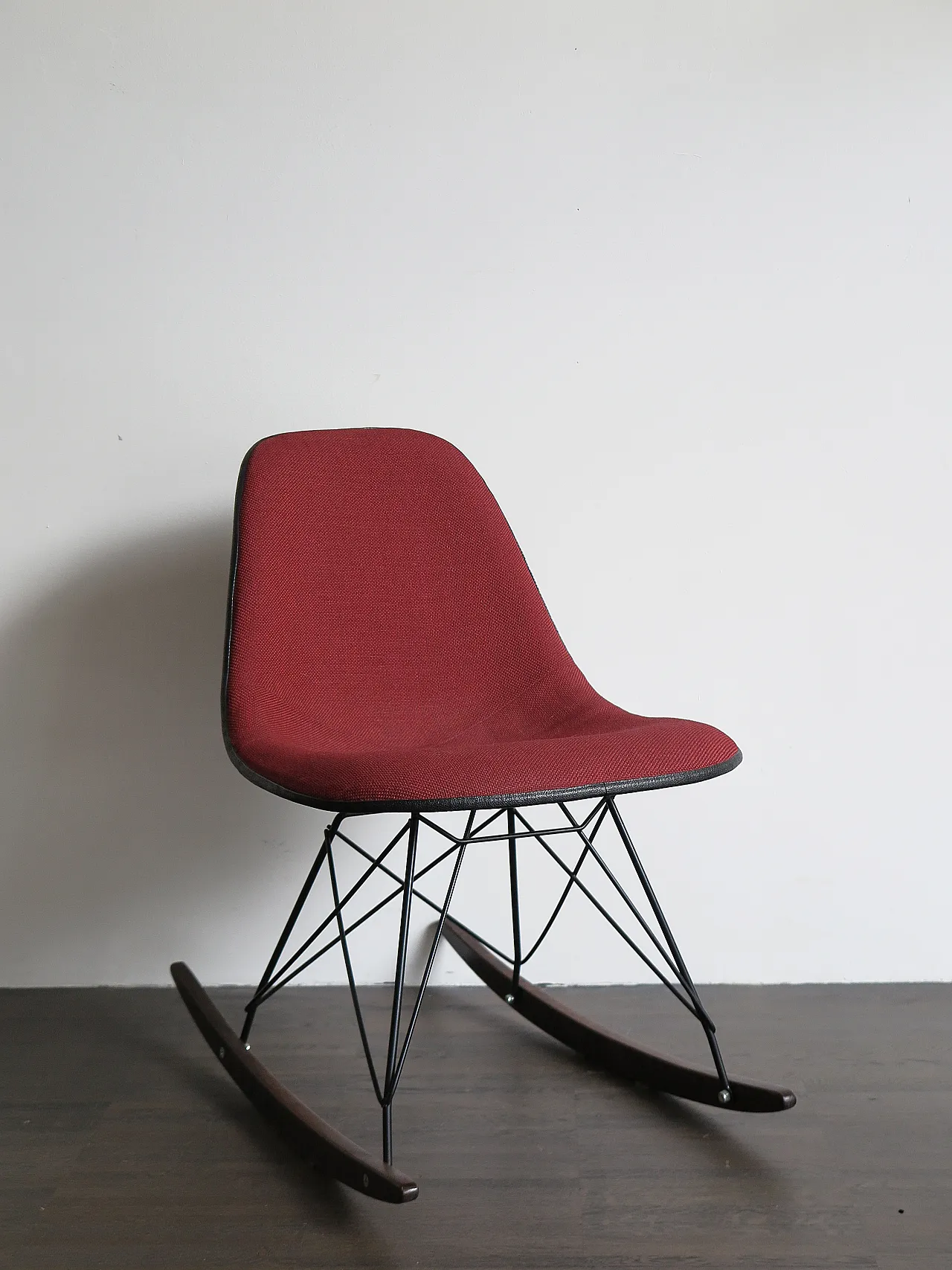 Sedia a dondolo della metà del secolo Designer Charles e Ray Eames per Herman Miller 8