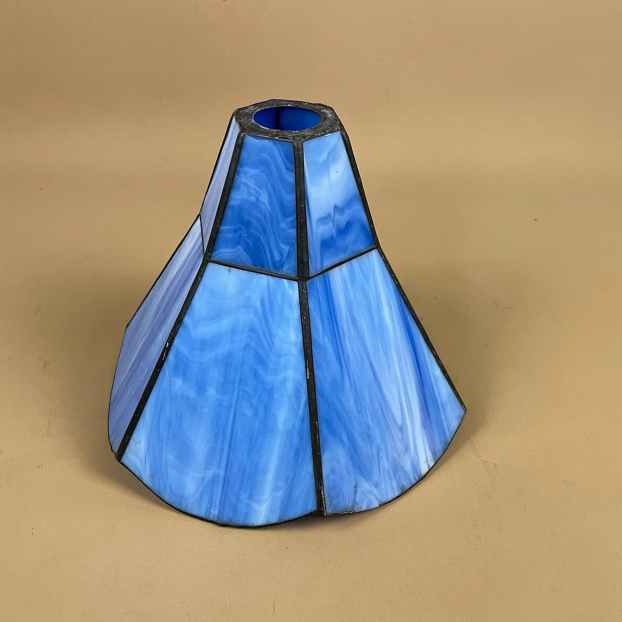 Lampada da tavolo leggera con paralume antico 5