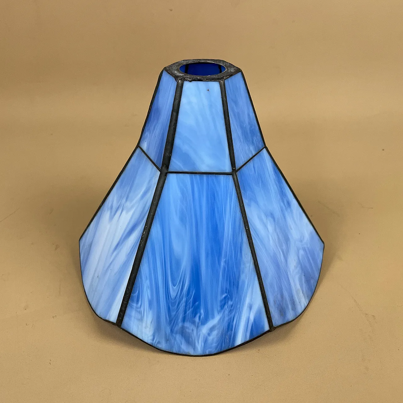 Lampada da tavolo leggera con paralume antico 8