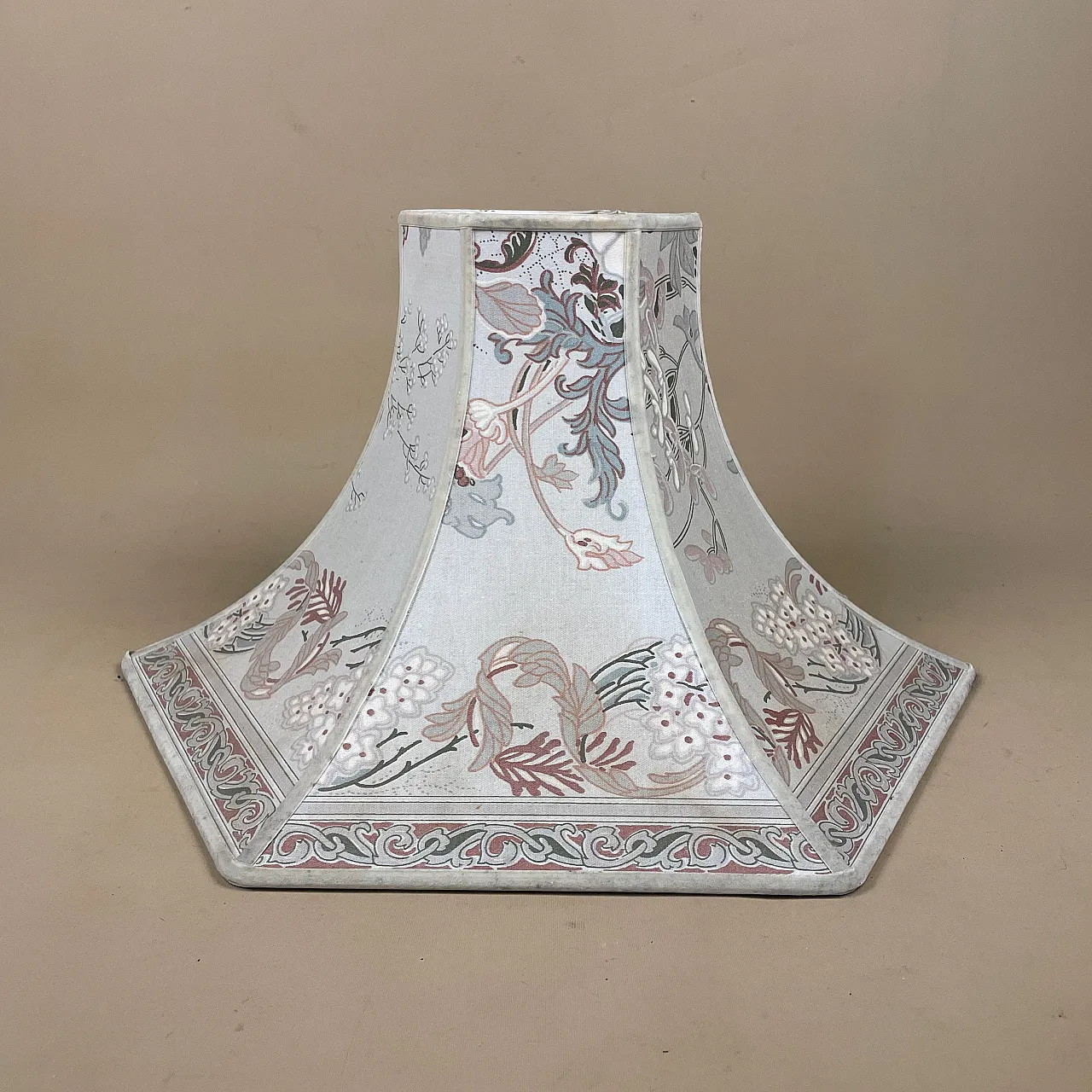 Lampada da terra modello impero chiaro paralume rosa ornato 2