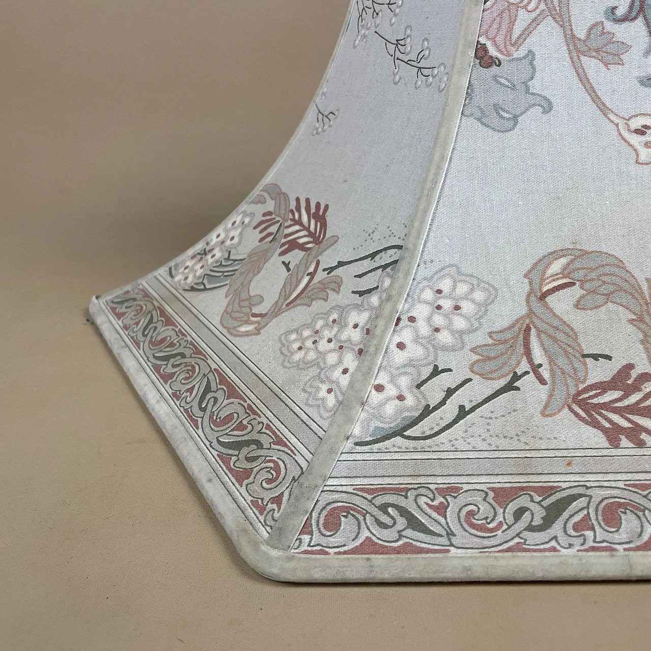 Lampada da terra modello impero chiaro paralume rosa ornato 3