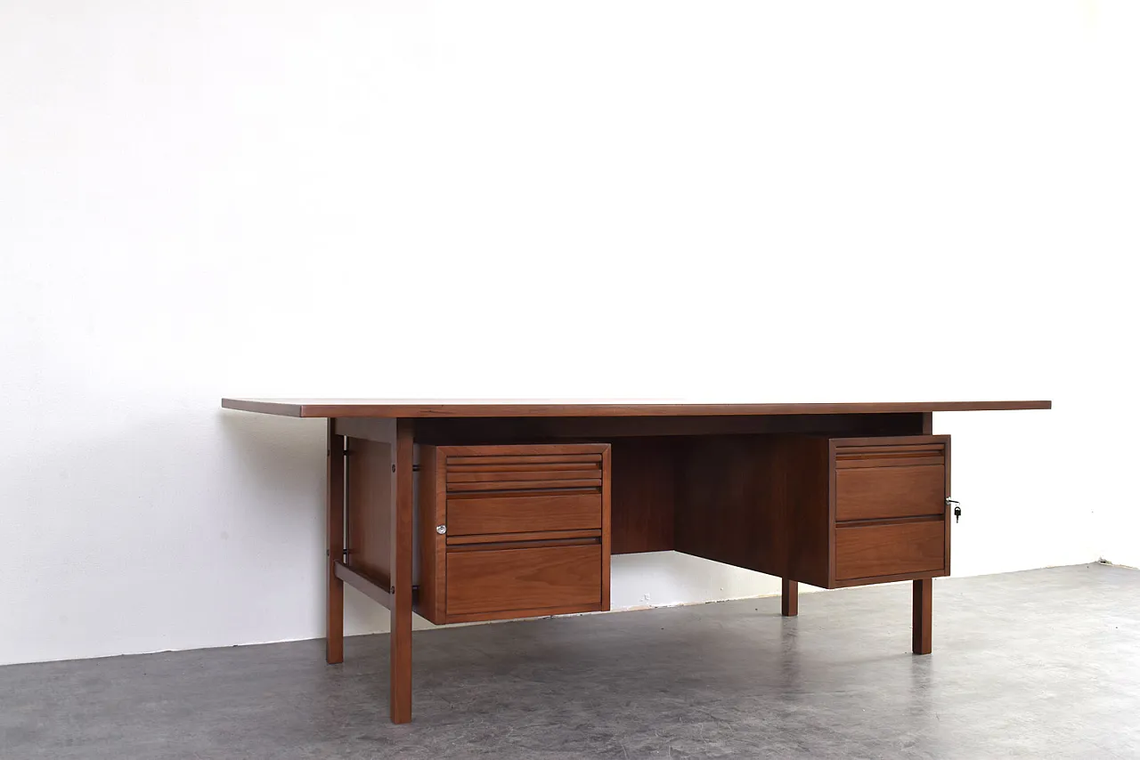 Mid-Century Large American Walnut Executive Desk 5