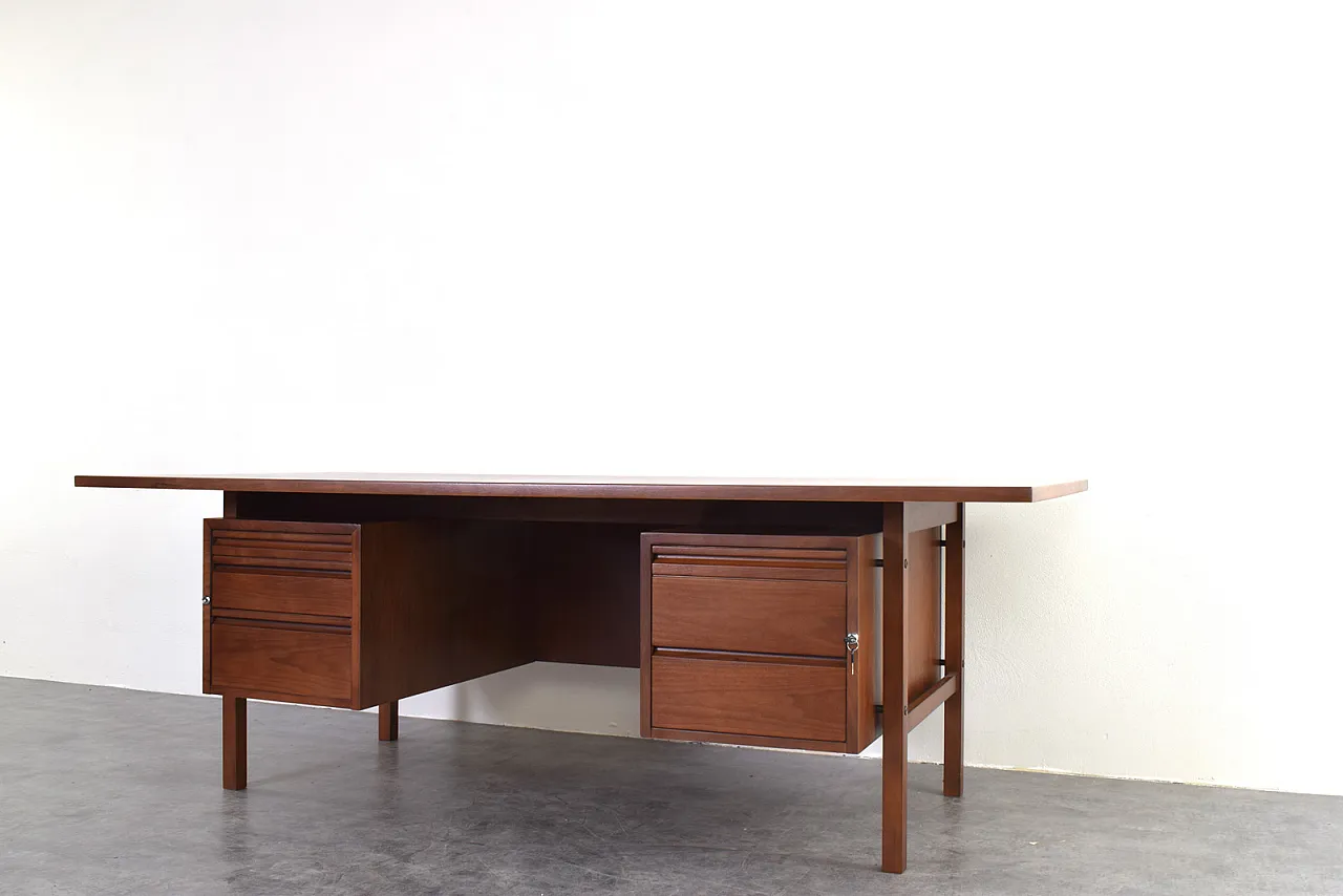 Mid-Century Large American Walnut Executive Desk 6