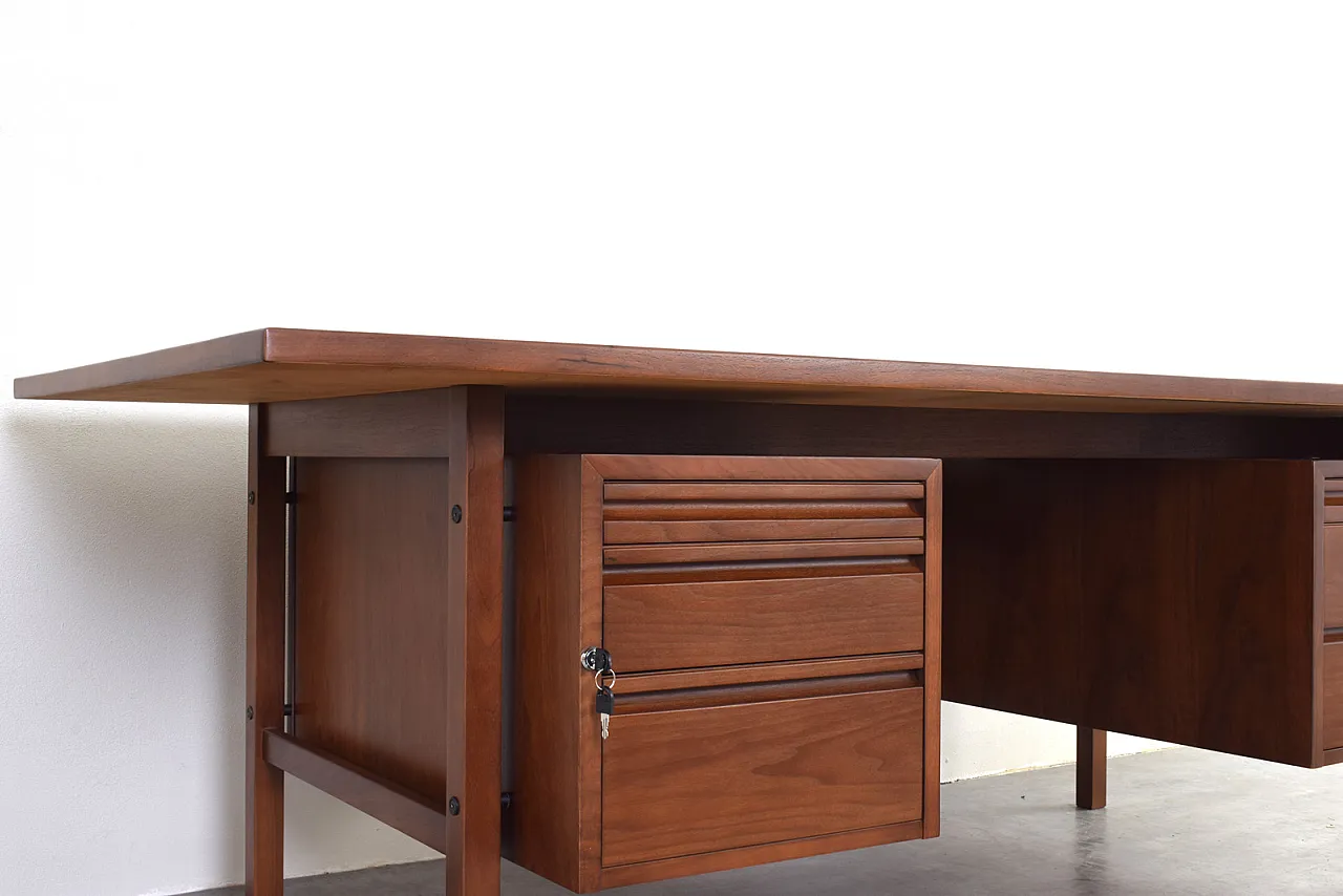 Mid-Century Large American Walnut Executive Desk 9