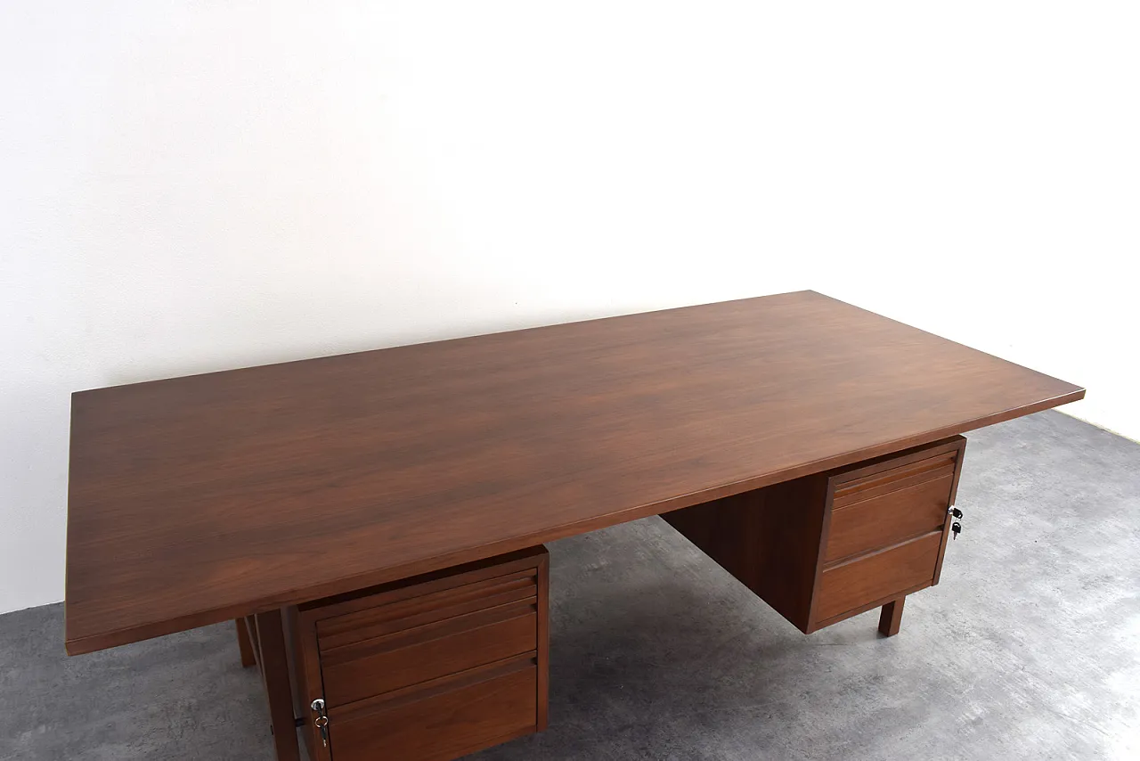 Mid-Century Large American Walnut Executive Desk 17