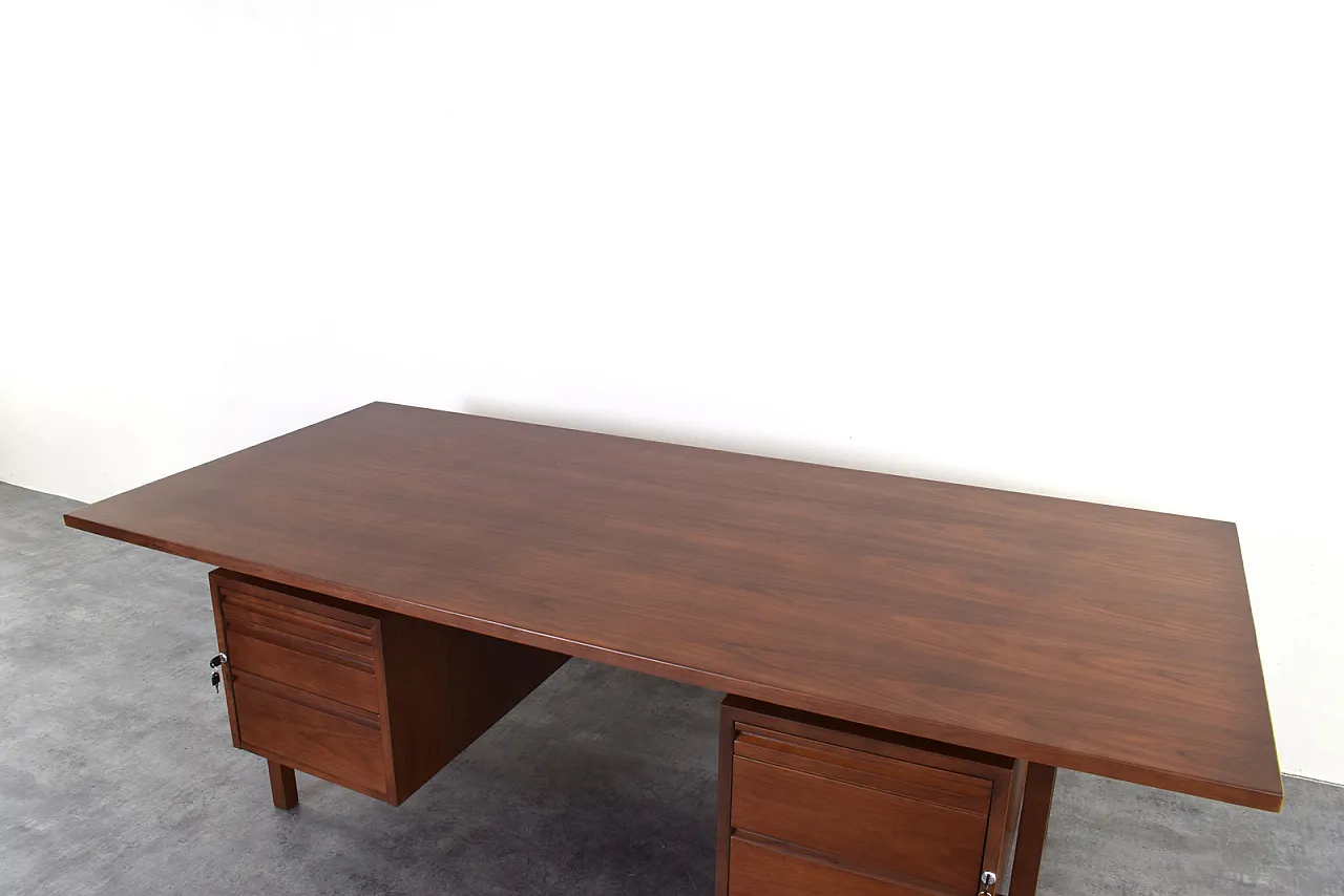 Mid-Century Large American Walnut Executive Desk 18
