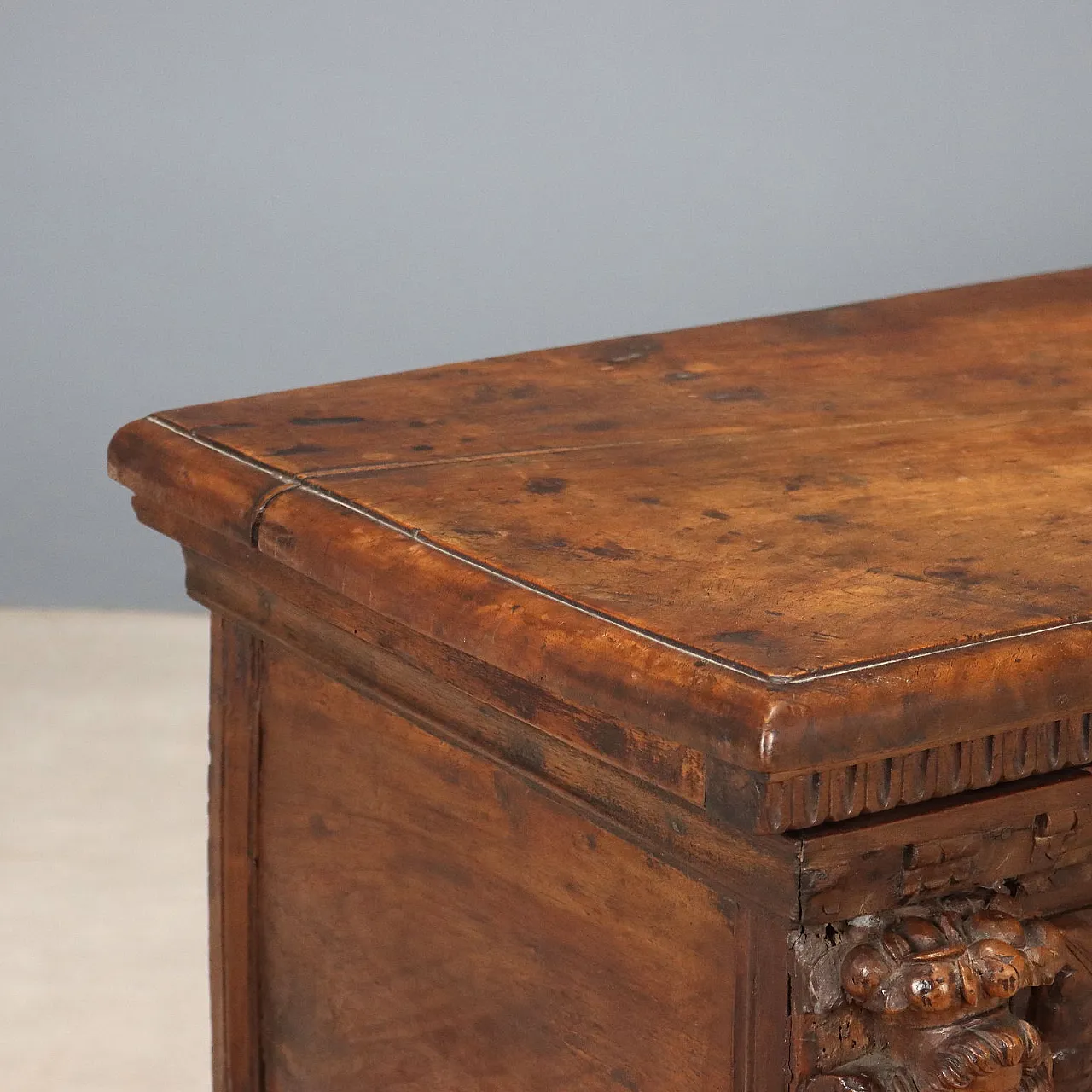 Baroque walnut chest, early 17th century 6