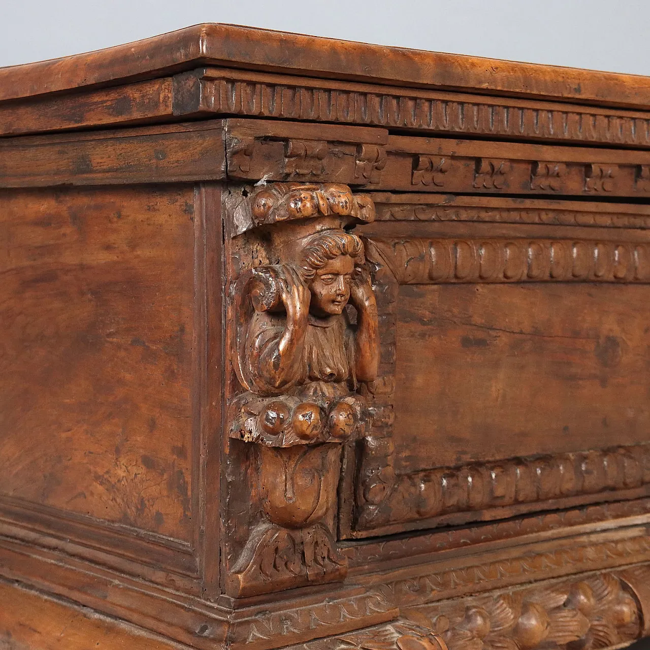 Baroque walnut chest, early 17th century 7