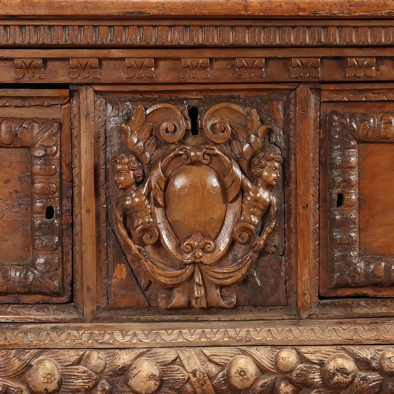 Baroque walnut chest, early 17th century 8