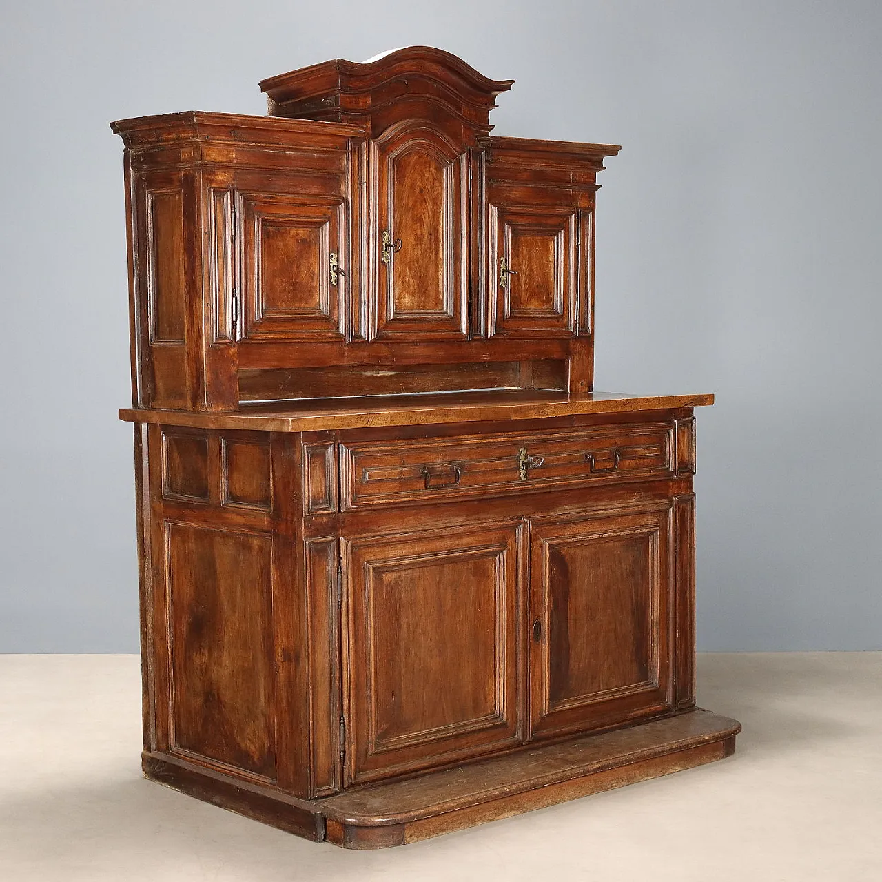 Baroque double body sideboard in walnut, 18th century 1