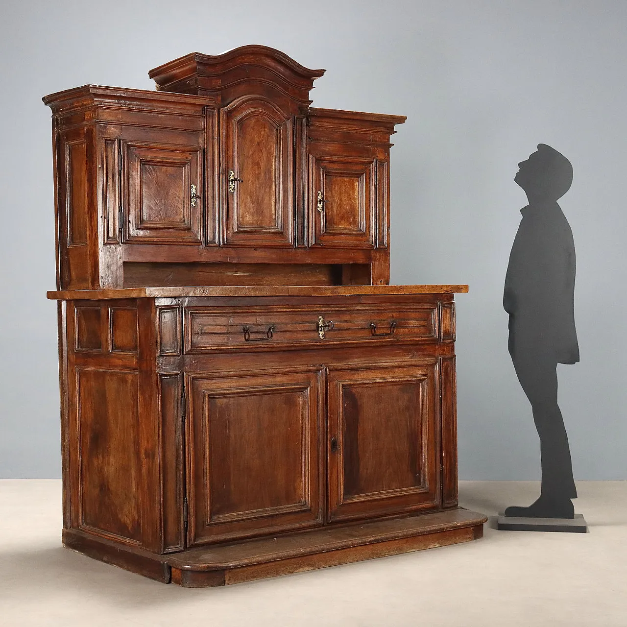 Baroque double body sideboard in walnut, 18th century 2