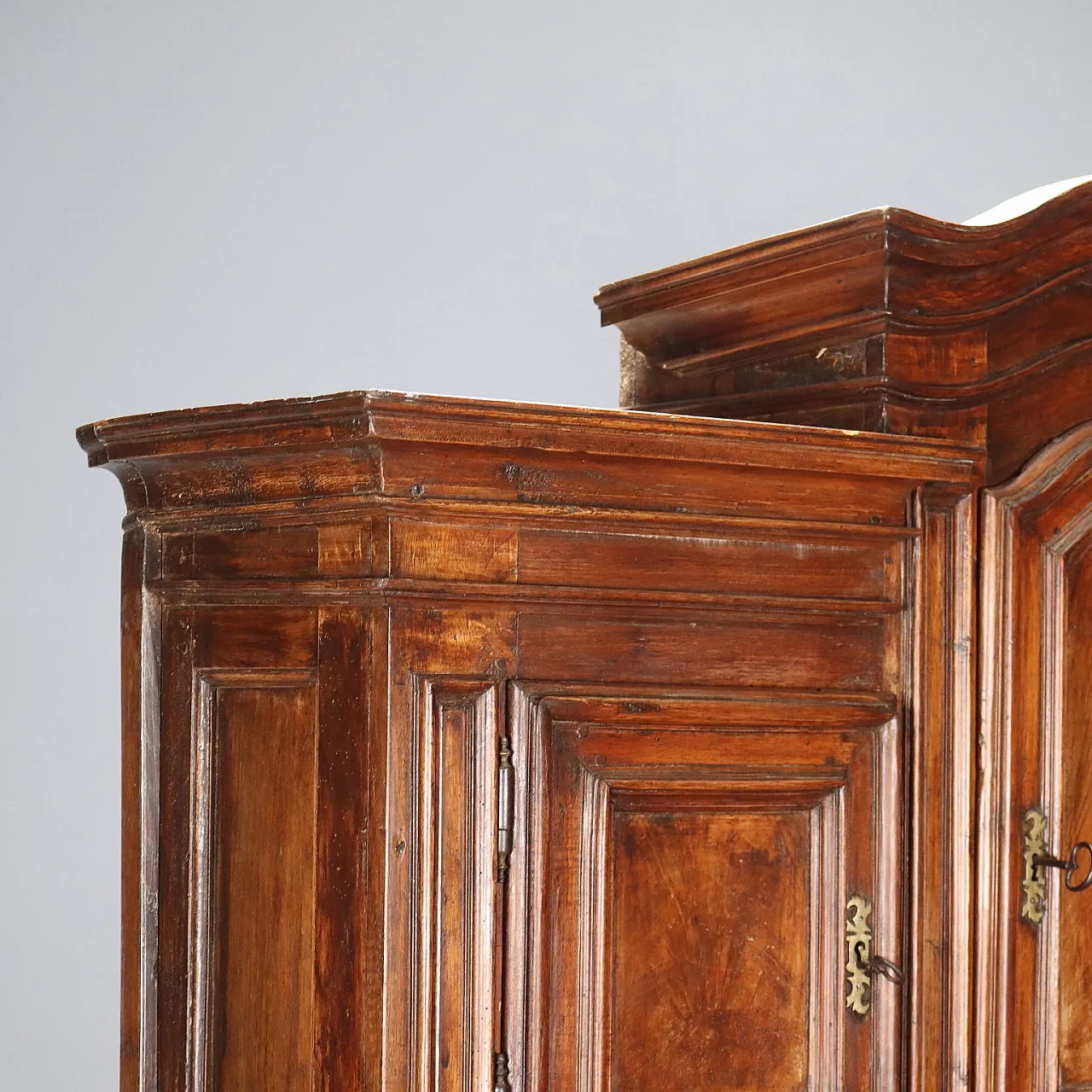 Baroque double body sideboard in walnut, 18th century 3