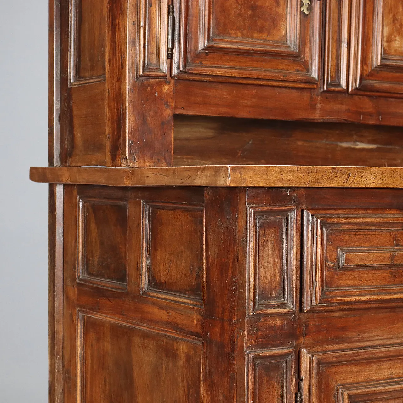 Baroque double body sideboard in walnut, 18th century 6