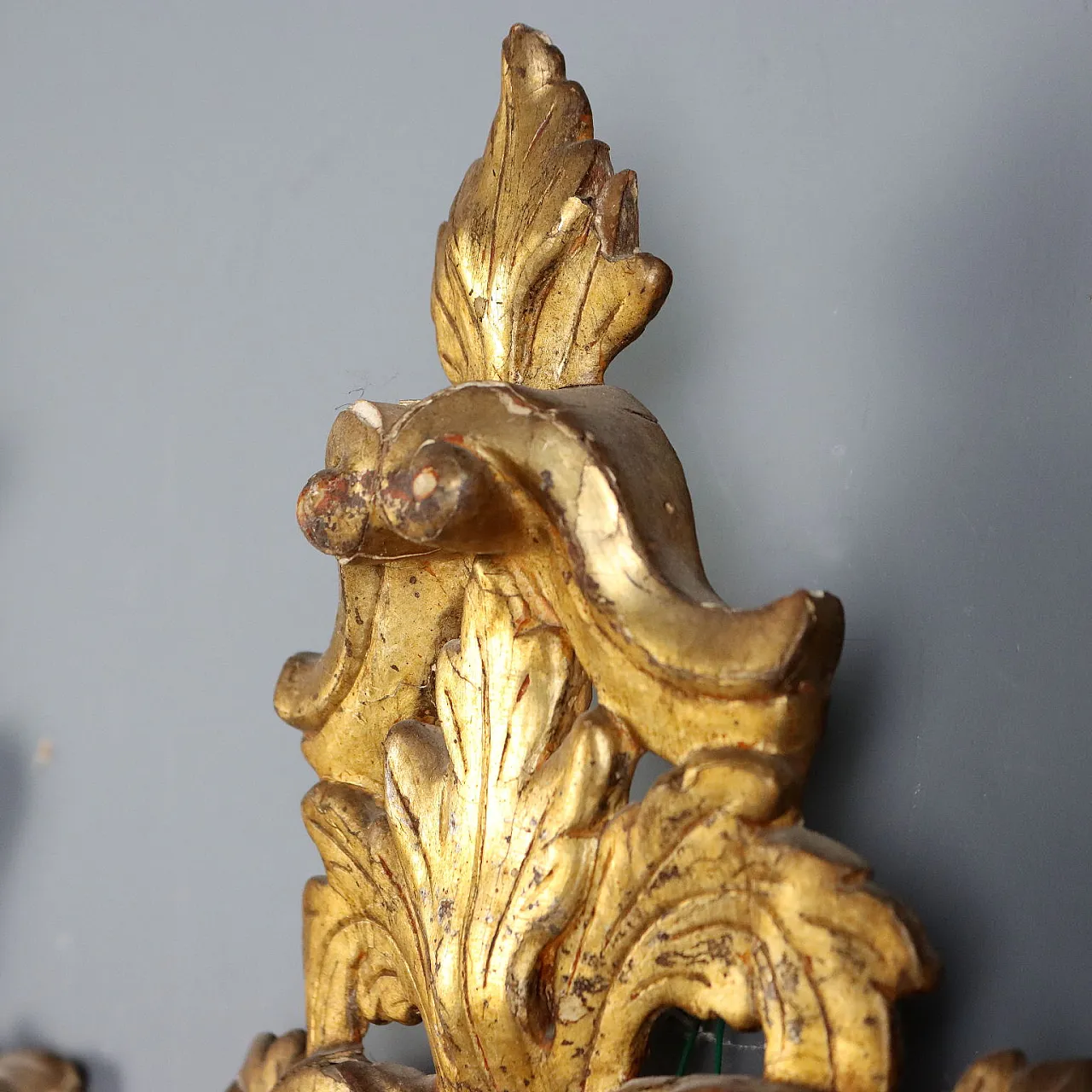 3 Fans in carved and mecca-gilded wood, 18th century 4