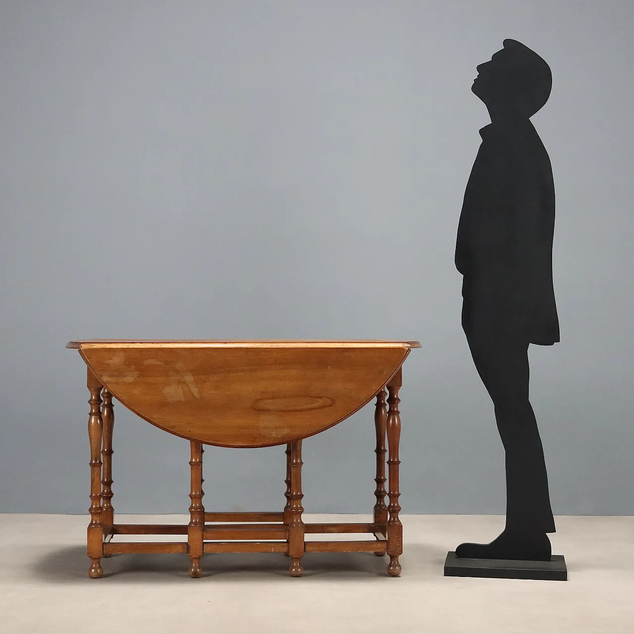 Walnut strip table, 19th century 2