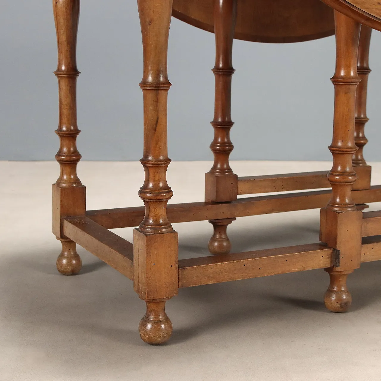 Walnut strip table, 19th century 6